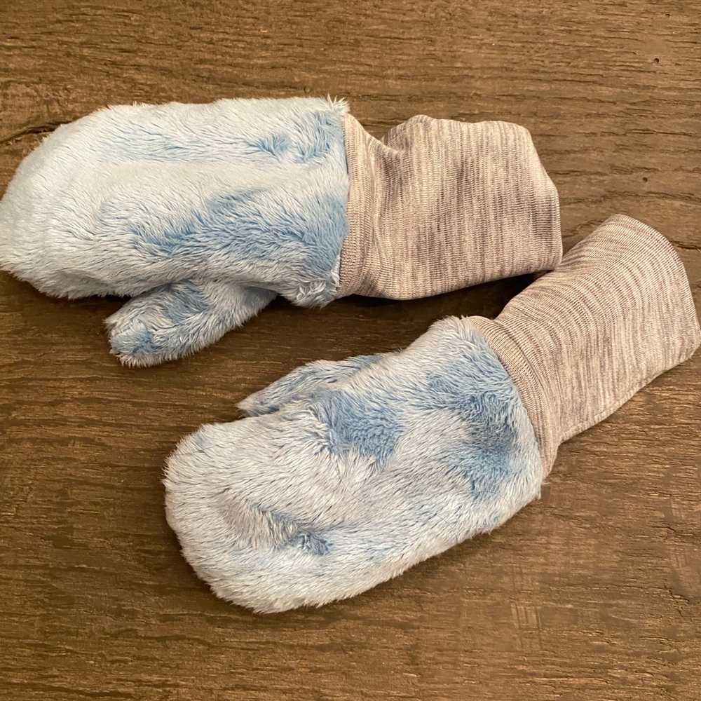 North Face Toddler Oso Mittens - 3T muted sky blue!